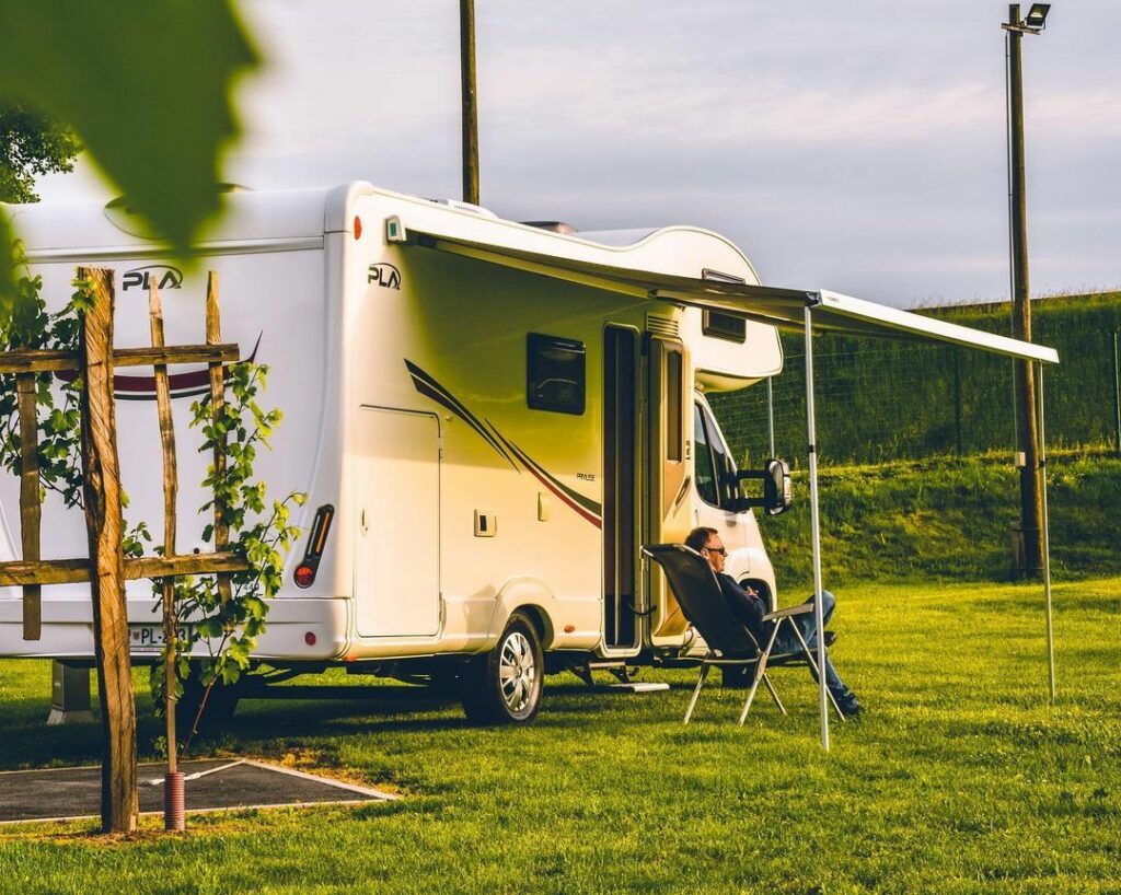 Camper-mit-Markise