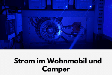 Stromverteilerraum im Wohnmobil blau beleuchtet