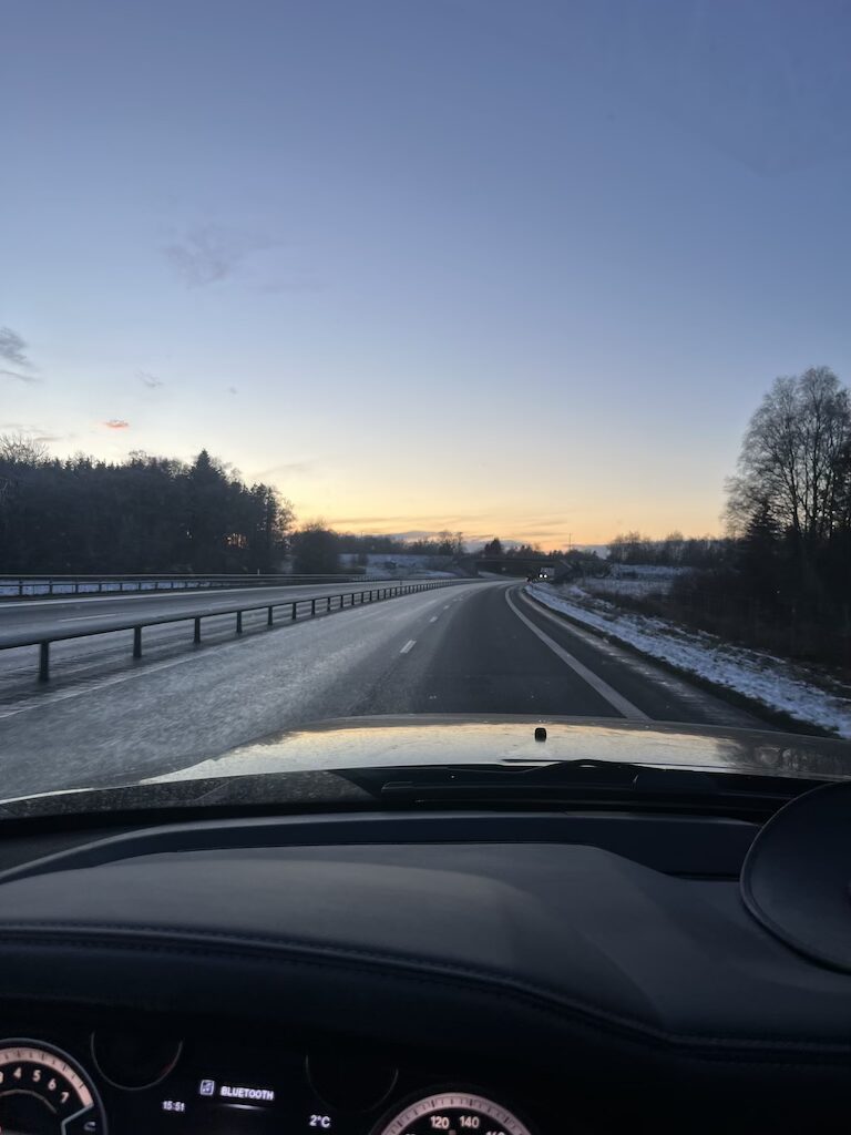 Rückreise Dodge Ram nach Deutschland auf der Autobahn